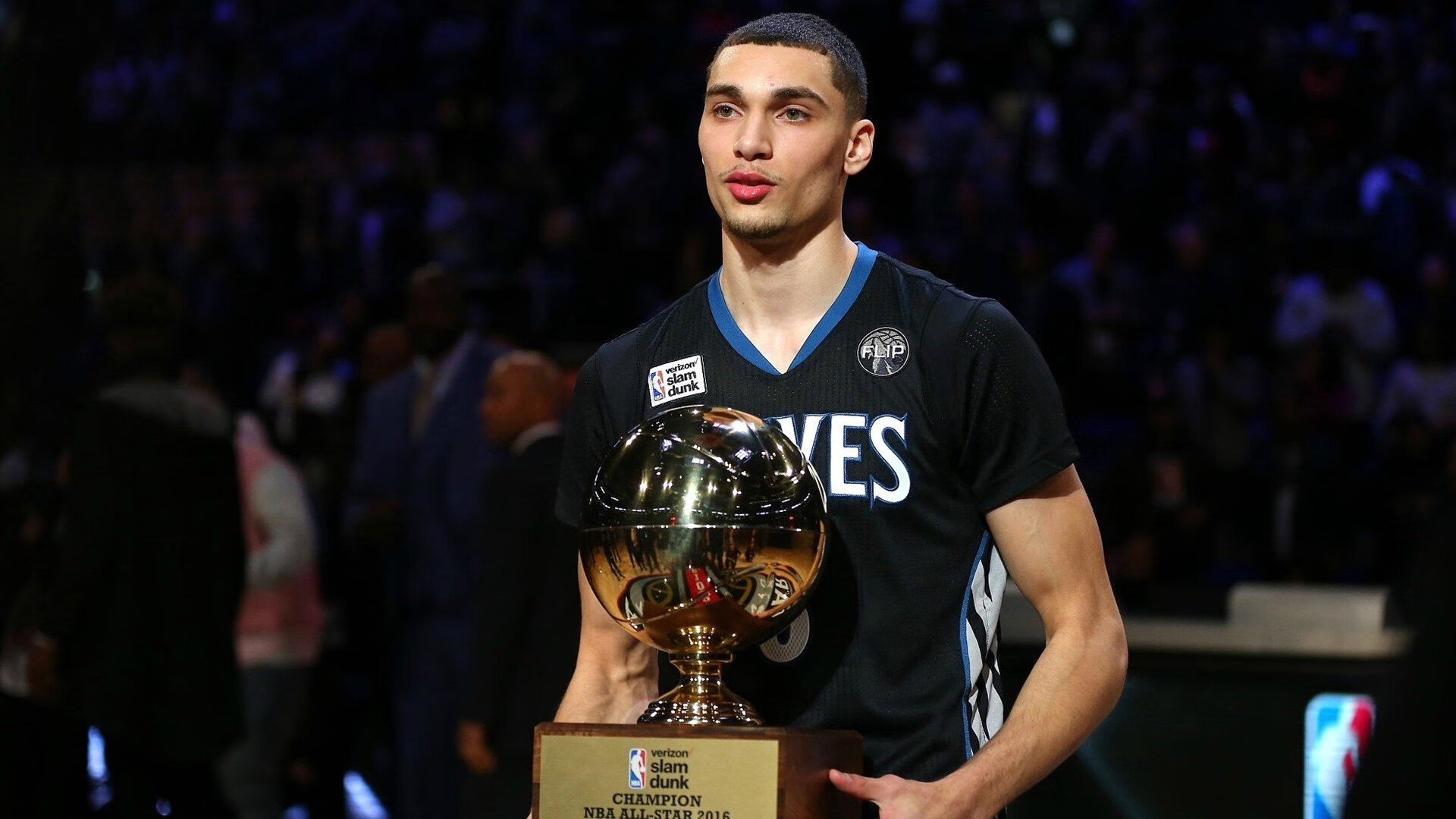 九游娱乐电竞站-世界杯逆境战：不畏强敌，逆势而上，感动全场，足球世界杯最大逆转